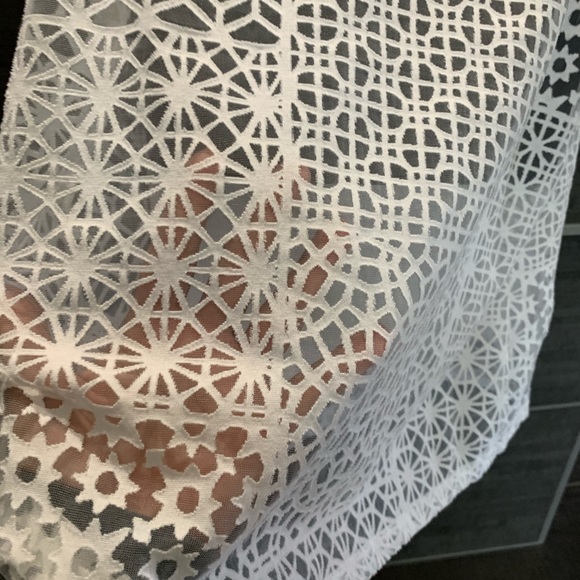 White RVCA tank - Picture 6 of 7